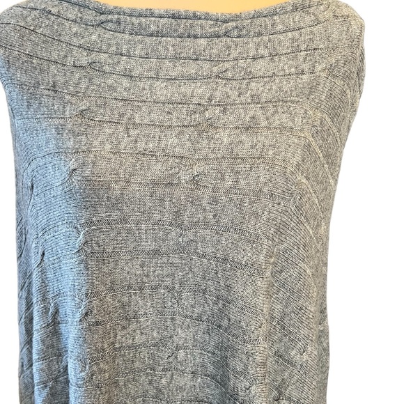 Exclusive Cashmere Poncho Shawl Lightweight Cable Knit Gray One Size - Picture 6 of 9